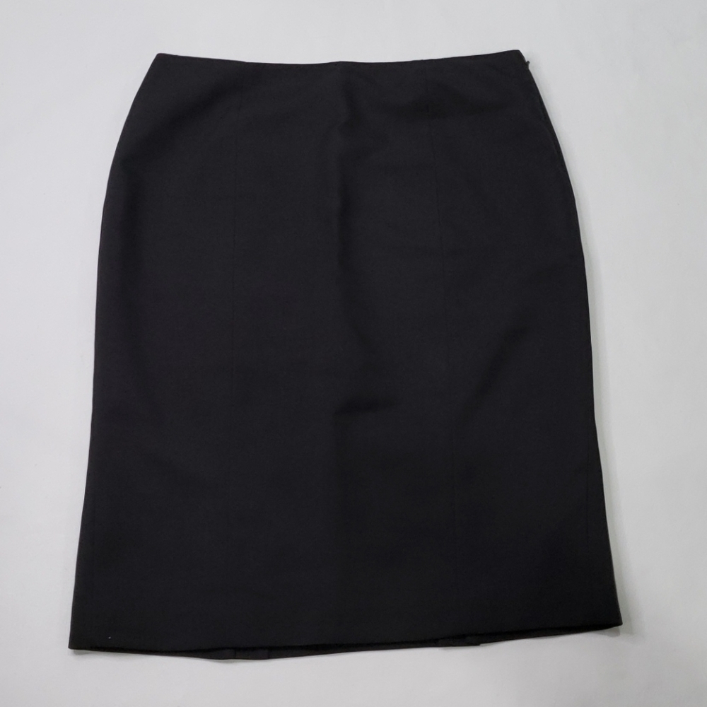 Classic pencil skirt with back slits